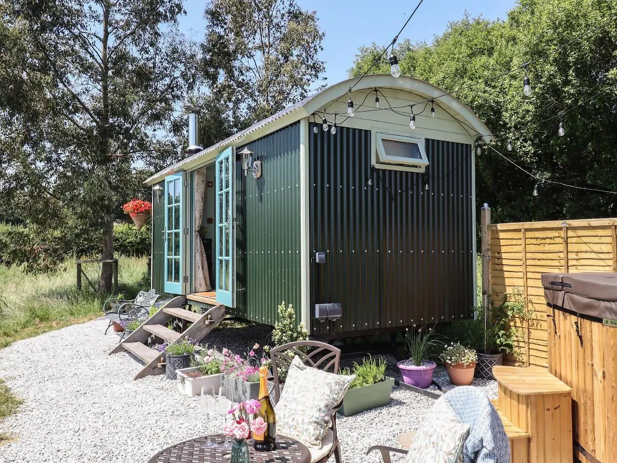 Two Moors Shepherds Hut Exeter